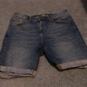 Knee jean shorts
